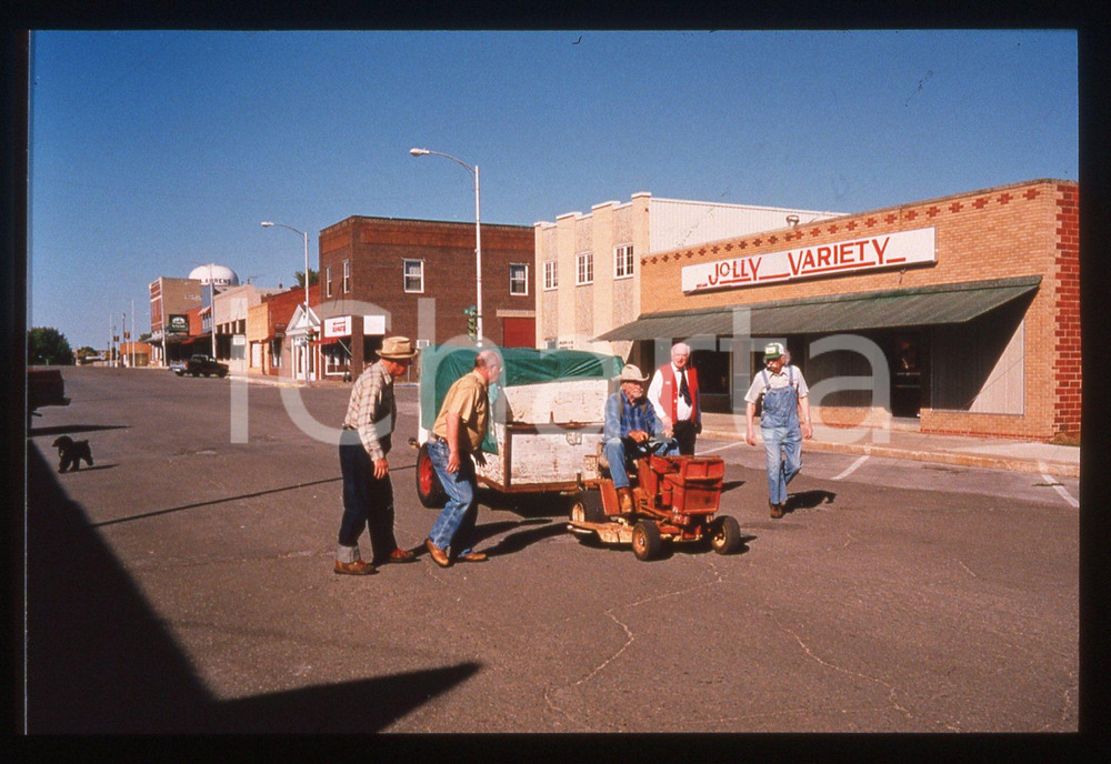 35mm vintage slide* 1999 THE STRAIGHT STORY Richard FARNSWORTH in una scena (2)