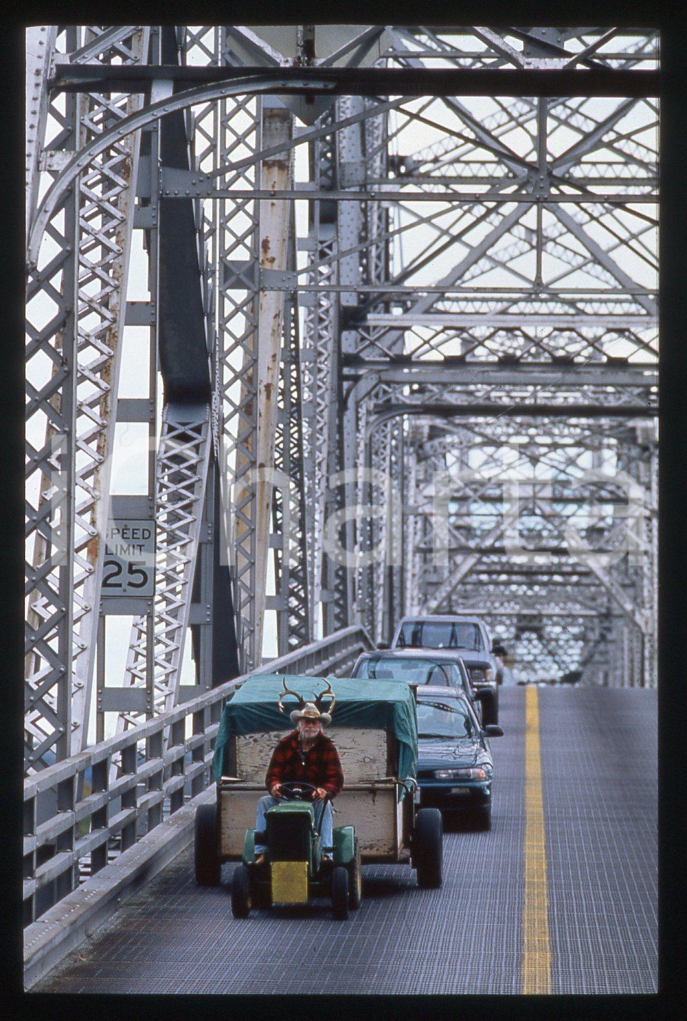 35mm vintage slide* 1999 THE STRAIGHT STORY Richard FARNSWORTH in una scena (6)