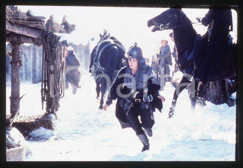 35mm vintage slide* 1988 WILLOW Joanne WHALLEY in una scena del film