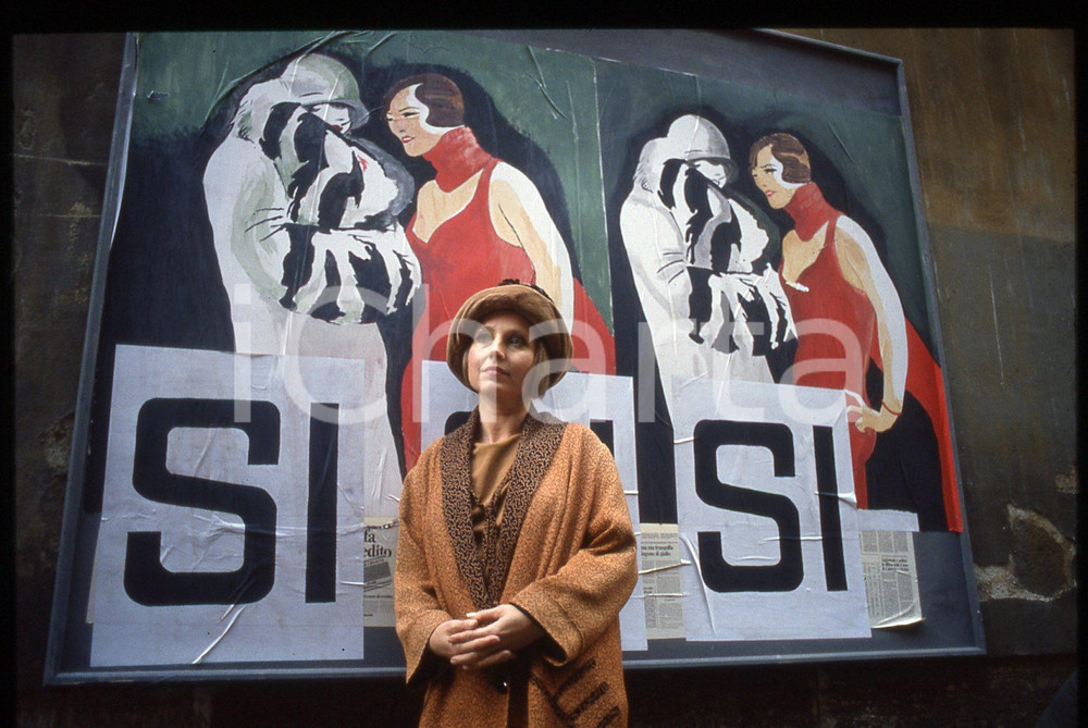 35mm vintage slide* 1988 MILANO Hanna SCHYGULLA sul set di MISS ARIZONA (2)