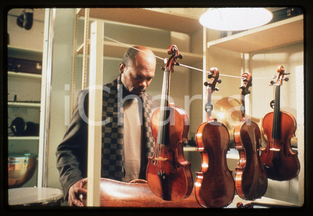 35mm vintage slide* 1998 LE VIOLON ROUGE Samuel L. JACKSON in una scena