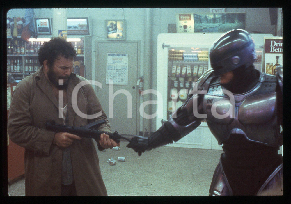 35mm vintage slide* 1987 ROBOCOP Peter WELLER Mike MOROFF in una scena del film