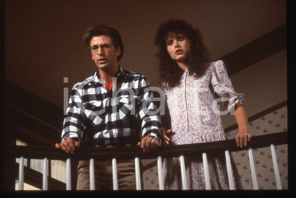 Fotografia d epoca originale 35mm vintage slide 1988 BEETLEJUICE Alec BALDWIN e Geena DAVIS in una scena 1