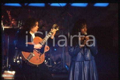 TUCK & PATTI - MUSIC Performance of American duo 1993 ca * 35 mm vintage slide 8