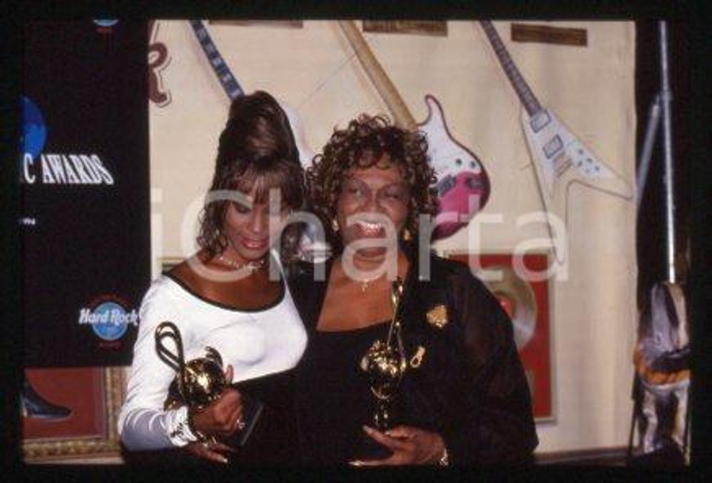 Whitney HOUSTON & mother Cissy WORLD MUSIC AWARDS 1994 ca* 35mm vintage slide 11