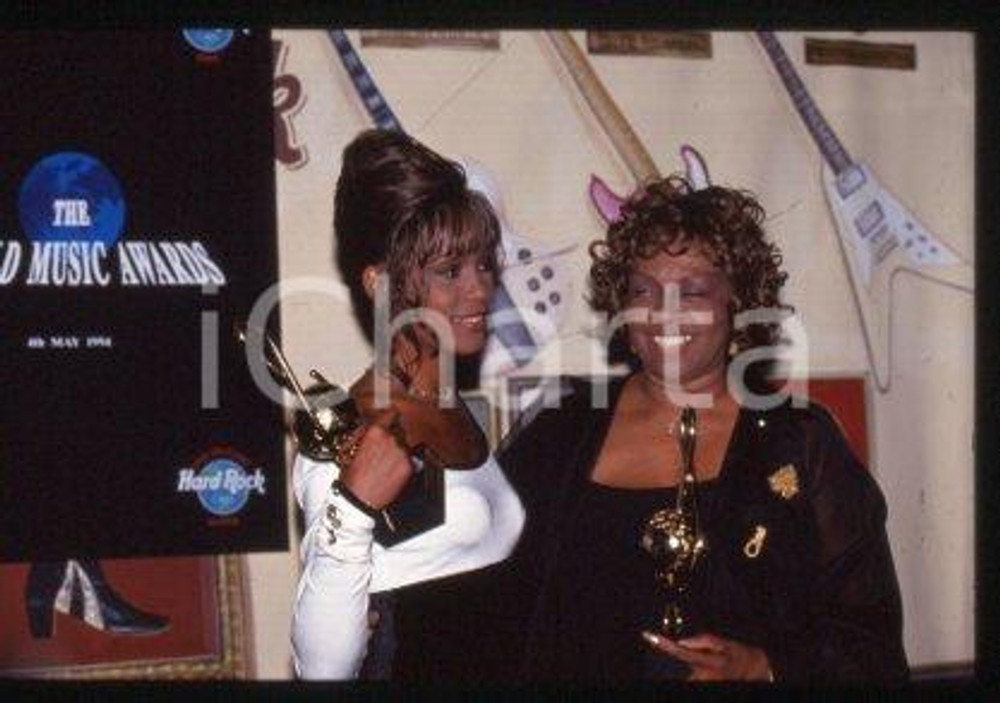 Whitney HOUSTON & mother Cissy WORLD MUSIC AWARDS 1994 ca* 35mm vintage slide 15