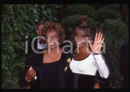 Whitney HOUSTON & mother Cissy WORLD MUSIC AWARDS 1994 ca* 35mm vintage slide 18
