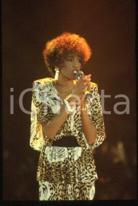 Whitney HOUSTON - LOS ANGELES American singer 1987 ca * 35 mm vintage slide 39