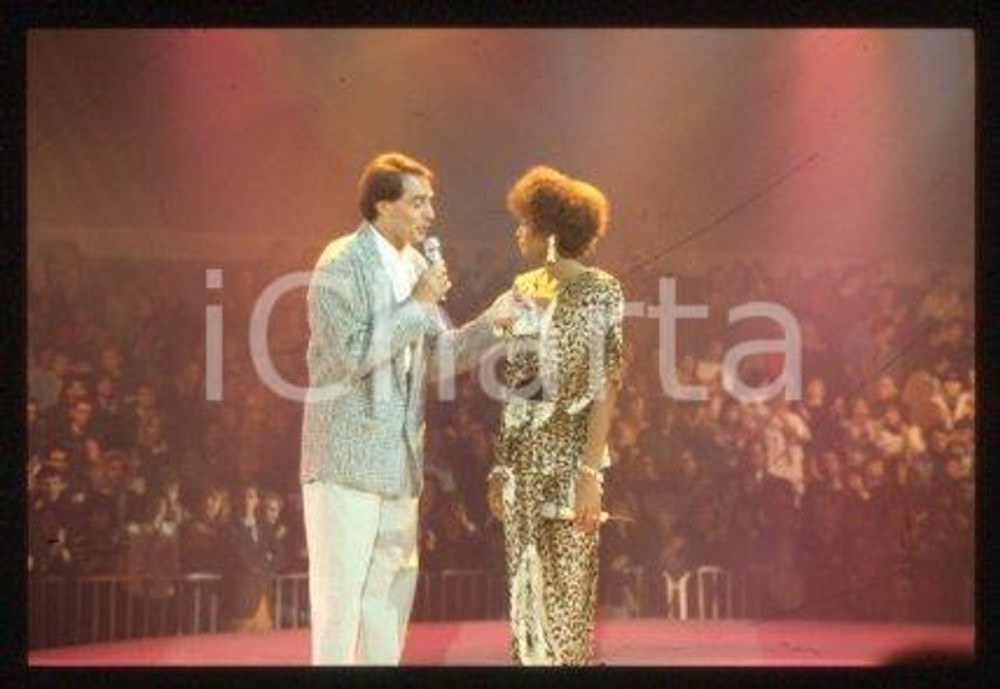 Whitney HOUSTON LOS ANGELES Singer on the stage 1987 ca * 35 mm vintage slide 42