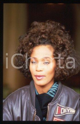 Whitney HOUSTON - MUSIC American singer Portrait 1987 * 35 mm vintage slide 81