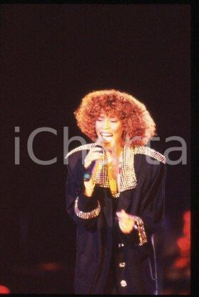 Whitney HOUSTON - LONDON on stage at Wembley Arena 1986 * 35 mm vintage slide 90