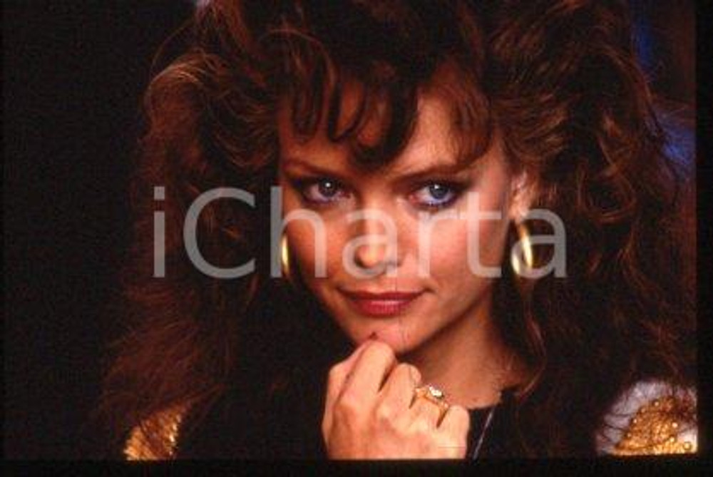 Michelle PFEIFFER - CINEMA "Married to the Mob" 1988 * 35 mm vintage slide 6