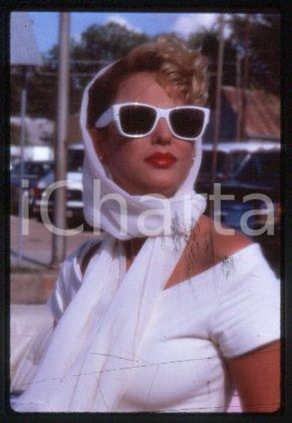 Virginia MADSEN - "THE HOT SPOT" Actress 1990 *35 mm vintage slide 11  Diapositiva d'epoca, in formato 35 mm.CONDIZIONI: GOODE' severamente vietata la riproduzione. Tutti i diritti sono riservati.Nella diapositiva ICharta mette in vendita, sul negozio eBay e in esclusiva sul sito "icharta" il proprio archivio composto da numerose diapositive e negativi fotografici d'epoca, tutti originali e autentici, che attraversano la storia del costume italiano tra gli la fine degli anni Sessanta e Novanta.Si tratta di uno sguardo inedito sull'attualit&agrave;, la politica, la vita quotidiana, il gossip e la cultura, che fotografa il cambiamento della nazione in quest'ultimo scorcio del XX secolo. Un'occasione unica per il mercato del collezionismo, che vede finalmente disponibile un archivio eccezionale per vastit&agrave;, tematiche e condizioni, in un settore (il negativo fotografico e la diapositiva) di assoluta novit&agrave; e dalle interessanti prospettive di investimento.  FAIR/discreto   originale e autentica 1