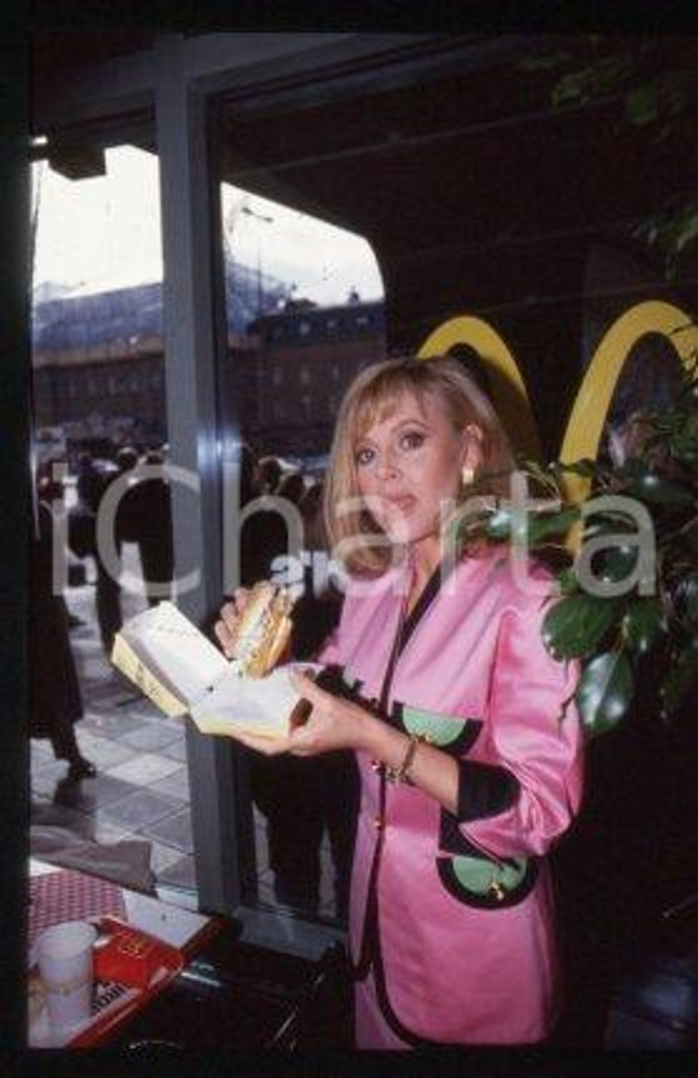 Britt EKLAND MCDONALD'S Stockholm Swedish actress 1992 ca * 35mm vintage slide 4