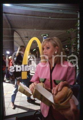 Britt EKLAND MCDONALD'S Stockholm Swedish actress 1992 ca * 35mm vintage slide 5