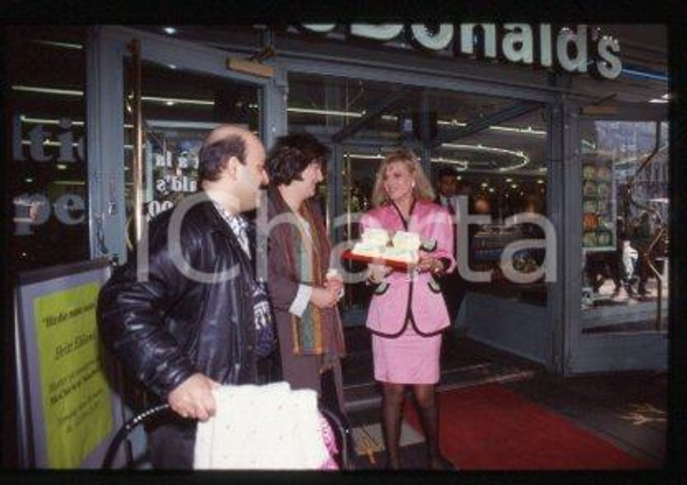 Britt EKLAND MCDONALD'S Stockholm Swedish actress 1992 ca * 35mm vintage slide 6