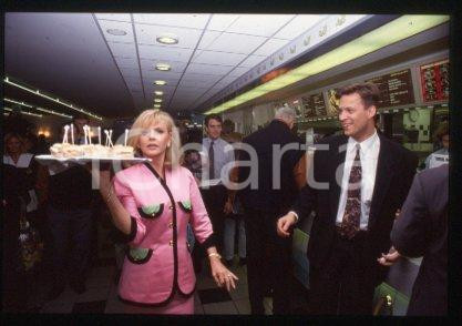 Britt EKLAND MCDONALD'S Stockholm Swedish actress 1992 ca * 35mm vintage slide 7