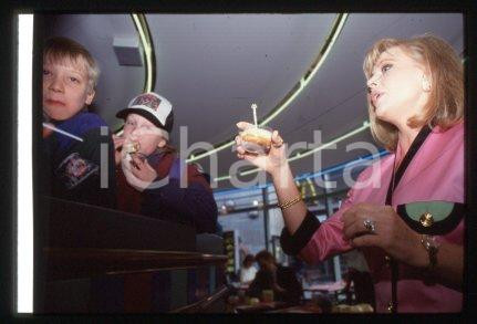 Britt EKLAND MCDONALD'S Stockholm Swedish actress 1992 ca *35mm vintage slide 10