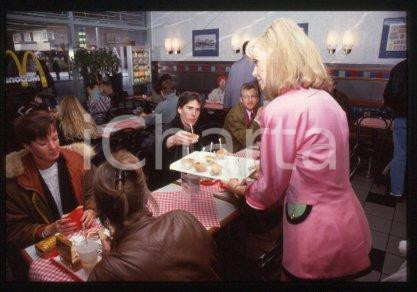 Britt EKLAND MCDONALD'S Stockholm Swedish actress 1992 ca *35mm vintage slide 11