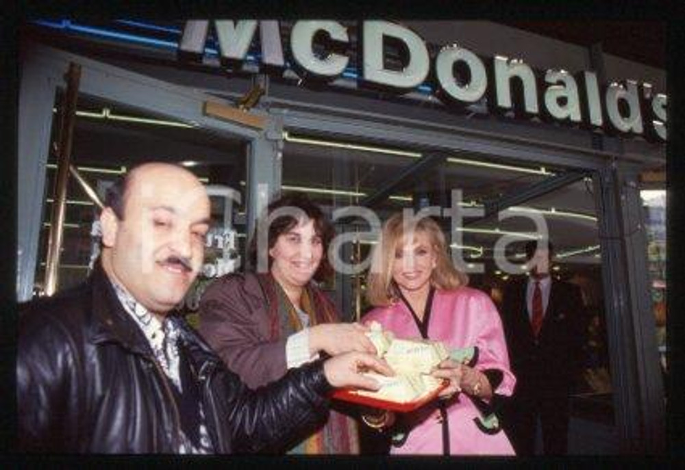 Britt EKLAND MCDONALD'S Stockholm Swedish actress 1992 ca *35mm vintage slide 13