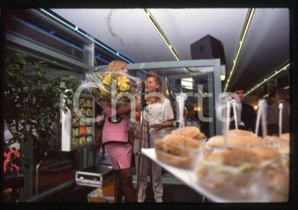 Britt EKLAND MCDONALD'S Stockholm Swedish actress 1992 ca *35mm vintage slide 16