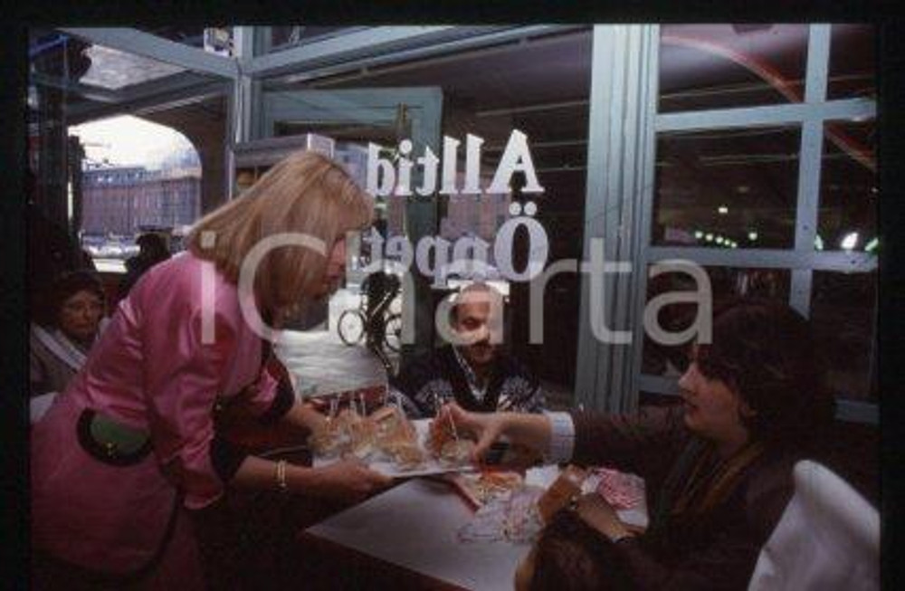 Britt EKLAND MCDONALD'S Stockholm Swedish actress 1992 ca *35mm vintage slide 18