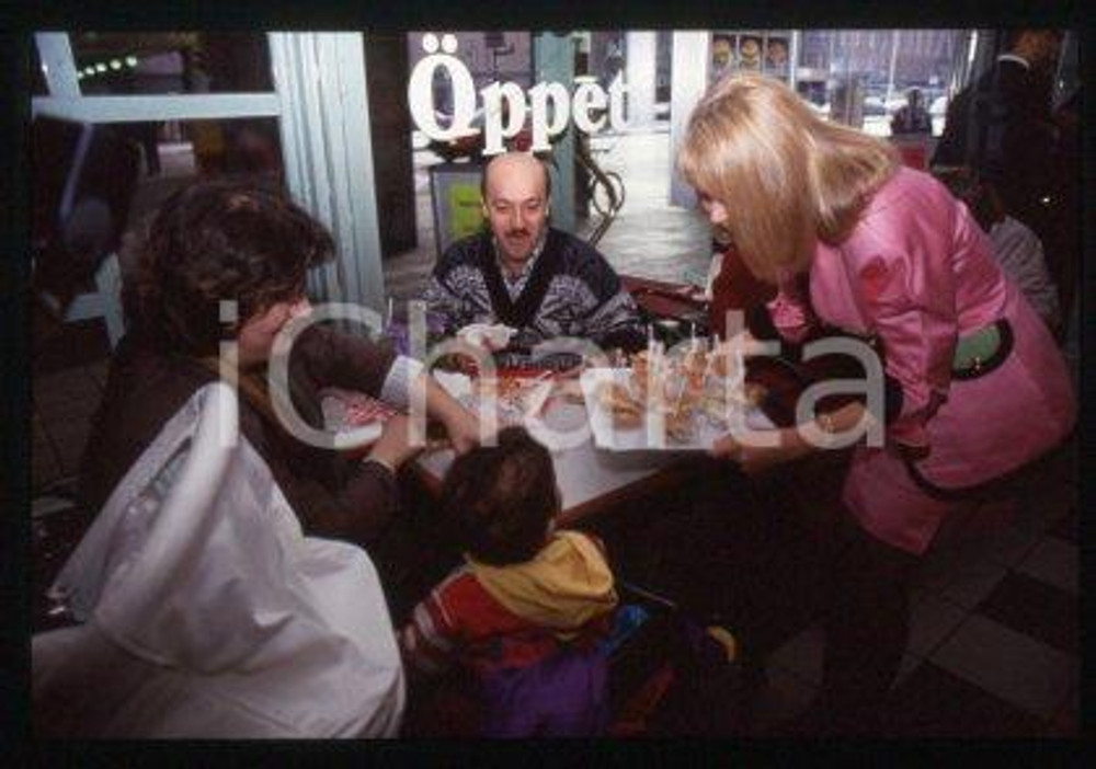 Britt EKLAND MCDONALD'S Stockholm Swedish actress 1992 ca *35mm vintage slide 19