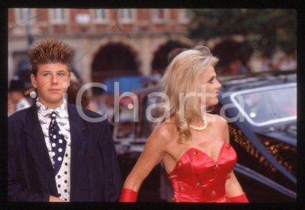 Britt EKLAND and a son - CINEMA "License to Kill" 1989 * 35 mm vintage slide 32