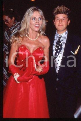 Britt EKLAND and a son - CINEMA "License to Kill" 1989 * 35 mm vintage slide 34