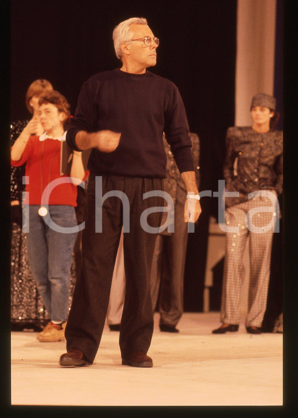 Giorgio ARMANI - MODA Sfilata primavera-estate 1995 ca *35mm vintage slide (14)  Diapositiva d'epoca, in formato 35 mm.Per i diritti rivolgersi a ICharta.E' severamente vietata la riproduzione. Tutti i diritti sono riservati.Nella diapositiva ICharta mette in vendita, sul negozio eBay e in esclusiva sul sito "icharta" il proprio archivio composto da numerose diapositive e negativi fotografici d'epoca, tutti originali e autentici, che attraversano la storia del costume italiano tra gli la fine degli anni Sessanta e Novanta.Si tratta di uno sguardo inedito sull'attualit&agrave;, la politica, la vita quotidiana, il gossip e la cultura, che fotografa il cambiamento della nazione in quest'ultimo scorcio del XX secolo. Un'occasione unica per il mercato del collezionismo, che vede finalmente disponibile un archivio eccezionale per vastit&agrave;, tematiche e condizioni, in un settore (il negativo fotografico e la diapositiva) di assoluta novit&agrave; e dalle interessanti prospettive di investimento.  CONDIZIONI:GOOD/buono originale e autentica 1