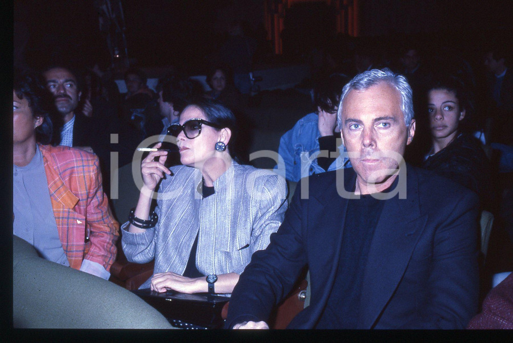 Fotografia d epoca originale Giorgio ARMANI e Claudia CARDINALE  CINEMA 1990 ca  35 mm vintage slide 1