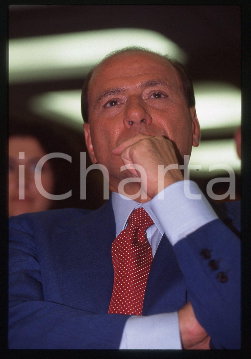 Silvio BERLUSCONI - convegno CONFINDUSTRIA 1995 * 35 mm vintage slide 21  Diapositiva d'epoca, in formato 35 mm.CONDIZIONI: GOODE' severamente vietata la riproduzione. Tutti i diritti sono riservati. ICharta mette in vendita, sul negozio eBay e in esclusiva sul sito "icharta" il proprio archivio composto da numerose diapositive e negativi fotografici d'epoca, tutti originali e autentici, che attraversano la storia del costume italiano tra gli la fine degli anni Sessanta e Novanta.Si tratta di uno sguardo inedito sull'attualità, la politica, la vita quotidiana, il gossip e la cultura, che fotografa il cambiamento della nazione in quest'ultimo scorcio del XX secolo. Un'occasione unica per il mercato del collezionismo, che vede finalmente disponibile un archivio eccezionale per vastità, tematiche e condizioni, in un settore (il negativo fotografico e la diapositiva) di assoluta novità e dalle interessanti prospettive di investimento.  GOOD/buono   originale e autentica 1