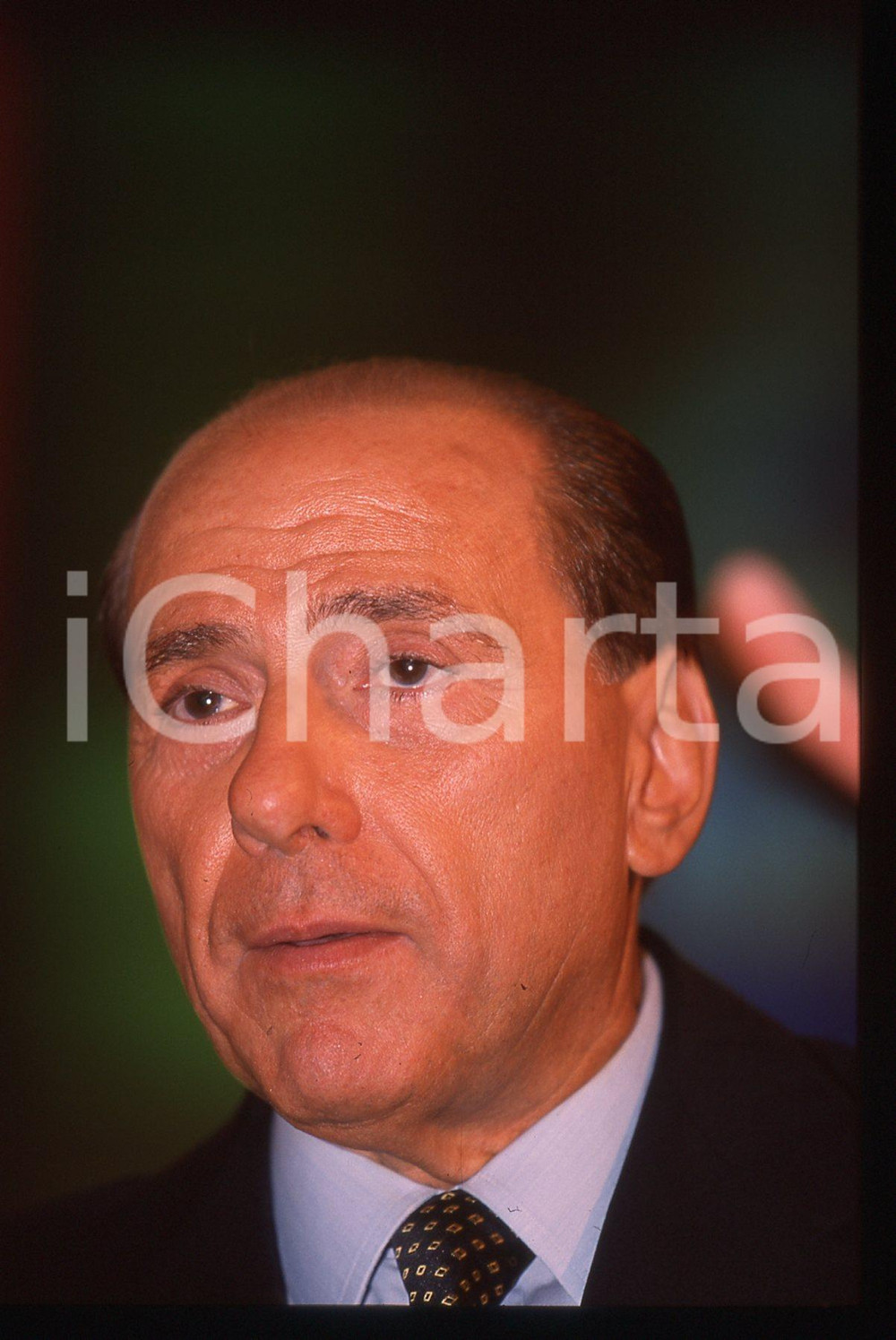Silvio BERLUSCONI - Convegno ALLEANZA NAZIONALE 1995 ca * 35 mm vintage slide 41  Diapositiva d'epoca, in formato 35 mm.CONDIZIONI: GOODE' severamente vietata la riproduzione. Tutti i diritti sono riservati. ICharta mette in vendita, sul negozio eBay e in esclusiva sul sito "icharta" il proprio archivio composto da numerose diapositive e negativi fotografici d'epoca, tutti originali e autentici, che attraversano la storia del costume italiano tra gli la fine degli anni Sessanta e Novanta.Si tratta di uno sguardo inedito sull'attualità, la politica, la vita quotidiana, il gossip e la cultura, che fotografa il cambiamento della nazione in quest'ultimo scorcio del XX secolo. Un'occasione unica per il mercato del collezionismo, che vede finalmente disponibile un archivio eccezionale per vastità, tematiche e condizioni, in un settore (il negativo fotografico e la diapositiva) di assoluta novità e dalle interessanti prospettive di investimento.  GOOD/buono   originale e autentica 1