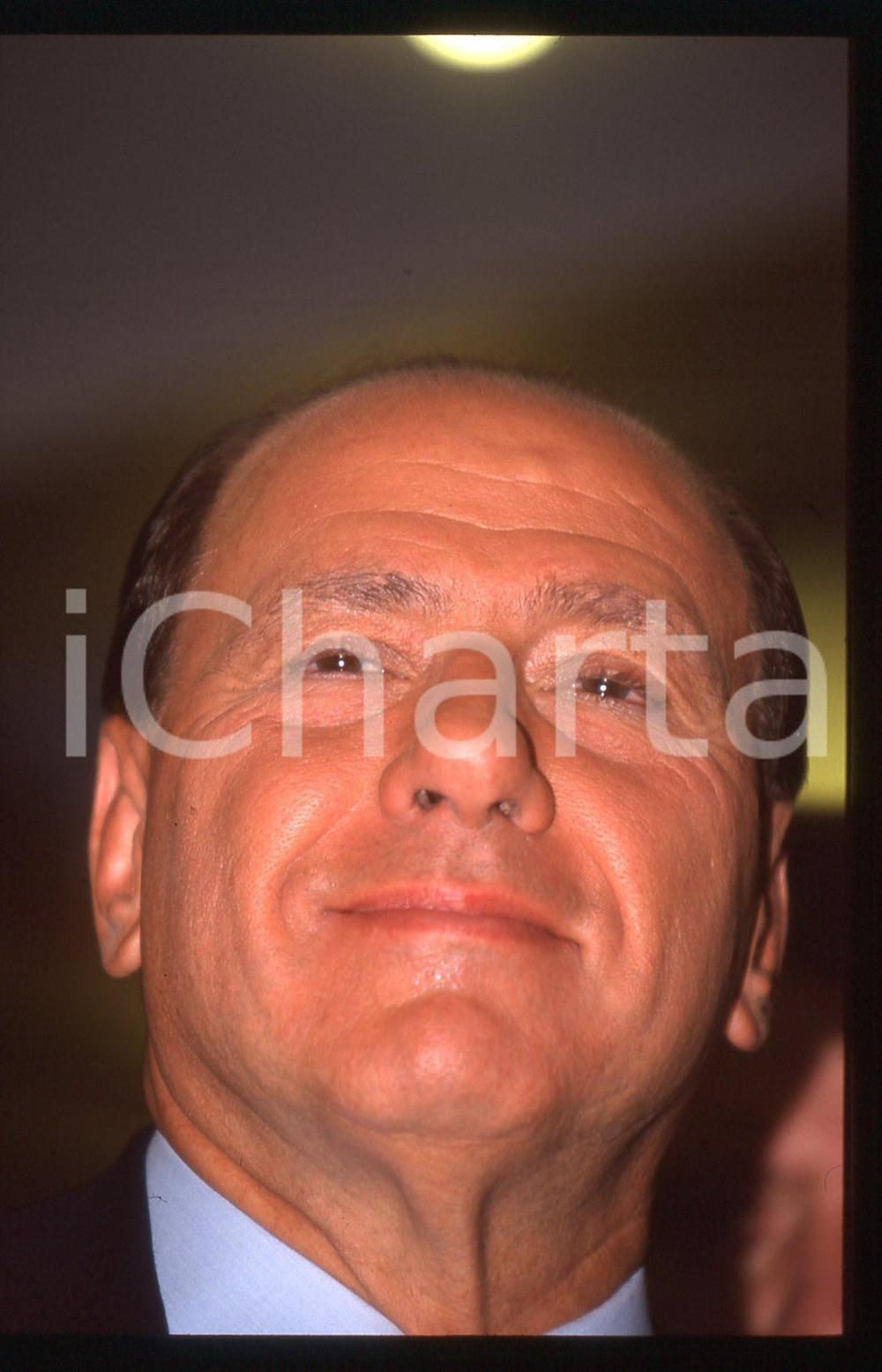 Silvio BERLUSCONI - Convegno ALLEANZA NAZIONALE 1995 ca * 35 mm vintage slide 56  Diapositiva d'epoca, in formato 35 mm.CONDIZIONI: GOODE' severamente vietata la riproduzione. Tutti i diritti sono riservati.ICharta mette in vendita, sul negozio eBay e in esclusiva sul sito "icharta" il proprio archivio composto da numerose diapositive e negativi fotografici d'epoca, tutti originali e autentici, che attraversano la storia del costume italiano tra gli la fine degli anni Sessanta e Novanta.Si tratta di uno sguardo inedito sull'attualità, la politica, la vita quotidiana, il gossip e la cultura, che fotografa il cambiamento della nazione in quest'ultimo scorcio del XX secolo. Un'occasione unica per il mercato del collezionismo, che vede finalmente disponibile un archivio eccezionale per vastità, tematiche e condizioni, in un settore (il negativo fotografico e la diapositiva) di assoluta novità e dalle interessanti prospettive di investimento.  GOOD/buono   originale e autentica 1