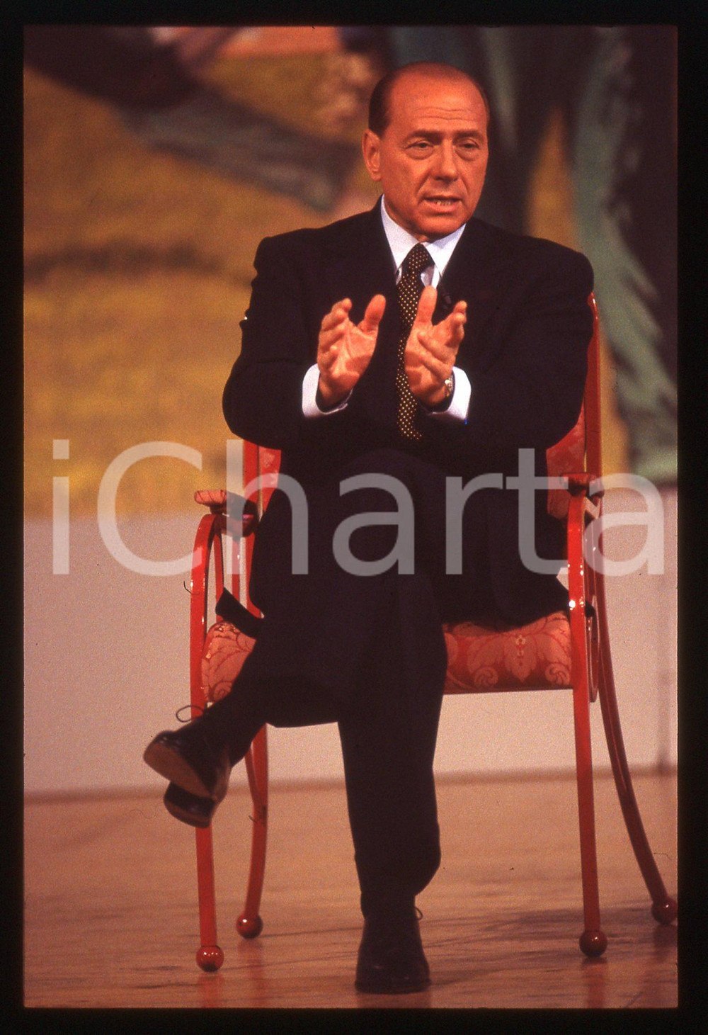 Silvio BERLUSCONI POLITICA convegno FORZA ITALIA 1995ca *35 mm vintage slide 217  Diapositiva d'epoca, in formato 35 mm.CONDIZIONI: GOODE' severamente vietata la riproduzione. Tutti i diritti sono riservati.ICharta mette in vendita, sul negozio eBay e in esclusiva sul sito "icharta" il proprio archivio composto da numerose diapositive e negativi fotografici d'epoca, tutti originali e autentici, che attraversano la storia del costume italiano tra gli la fine degli anni Sessanta e Novanta.Si tratta di uno sguardo inedito sull'attualità, la politica, la vita quotidiana, il gossip e la cultura, che fotografa il cambiamento della nazione in quest'ultimo scorcio del XX secolo. Un'occasione unica per il mercato del collezionismo, che vede finalmente disponibile un archivio eccezionale per vastità, tematiche e condizioni, in un settore (il negativo fotografico e la diapositiva) di assoluta novità e dalle interessanti prospettive di investimento.  GOOD/buono   originale e autentica 1