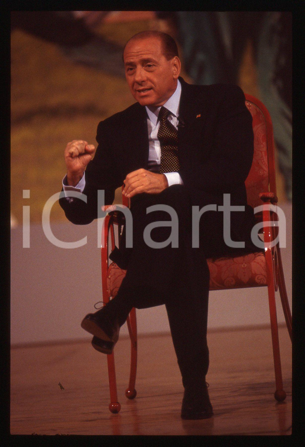 Silvio BERLUSCONI POLITICA convegno FORZA ITALIA 1995ca *35 mm vintage slide 220  Diapositiva d'epoca, in formato 35 mm.CONDIZIONI: GOODE' severamente vietata la riproduzione. Tutti i diritti sono riservati.ICharta mette in vendita, sul negozio eBay e in esclusiva sul sito "icharta" il proprio archivio composto da numerose diapositive e negativi fotografici d'epoca, tutti originali e autentici, che attraversano la storia del costume italiano tra gli la fine degli anni Sessanta e Novanta.Si tratta di uno sguardo inedito sull'attualità, la politica, la vita quotidiana, il gossip e la cultura, che fotografa il cambiamento della nazione in quest'ultimo scorcio del XX secolo. Un'occasione unica per il mercato del collezionismo, che vede finalmente disponibile un archivio eccezionale per vastità, tematiche e condizioni, in un settore (il negativo fotografico e la diapositiva) di assoluta novità e dalle interessanti prospettive di investimento.  GOOD/buono   originale e autentica 1