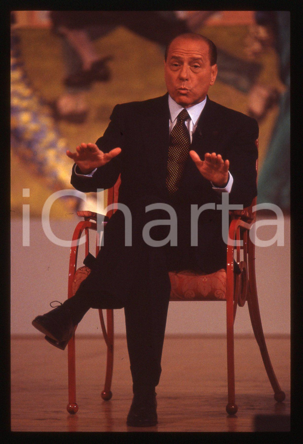 Silvio BERLUSCONI POLITICA convegno FORZA ITALIA 1995ca *35 mm vintage slide 227  Diapositiva d'epoca, in formato 35 mm.CONDIZIONI: GOODE' severamente vietata la riproduzione. Tutti i diritti sono riservati.ICharta mette in vendita, sul negozio eBay e in esclusiva sul sito "icharta" il proprio archivio composto da numerose diapositive e negativi fotografici d'epoca, tutti originali e autentici, che attraversano la storia del costume italiano tra gli la fine degli anni Sessanta e Novanta.Si tratta di uno sguardo inedito sull'attualità, la politica, la vita quotidiana, il gossip e la cultura, che fotografa il cambiamento della nazione in quest'ultimo scorcio del XX secolo. Un'occasione unica per il mercato del collezionismo, che vede finalmente disponibile un archivio eccezionale per vastità, tematiche e condizioni, in un settore (il negativo fotografico e la diapositiva) di assoluta novità e dalle interessanti prospettive di investimento.  GOOD/buono   originale e autentica 1