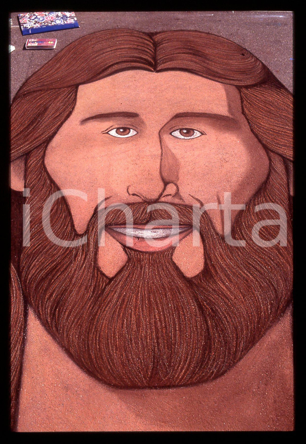 1991 CURTATONE Fiera delle Grazie - Madonnari * 35 mm vintage slide 50  Diapositiva d'epoca, in formato 35 mm.CONDIZIONI: GOODE' severamente vietata la riproduzione. Tutti i diritti sono riservati.ICharta mette in vendita, sul negozio eBay e in esclusiva sul sito "icharta" il proprio archivio composto da numerose diapositive e negativi fotografici d'epoca, tutti originali e autentici, che attraversano la storia del costume italiano tra gli la fine degli anni Sessanta e Novanta.Si tratta di uno sguardo inedito sull'attualità, la politica, la vita quotidiana, il gossip e la cultura, che fotografa il cambiamento della nazione in quest'ultimo scorcio del XX secolo. Un'occasione unica per il mercato del collezionismo, che vede finalmente disponibile un archivio eccezionale per vastità, tematiche e condizioni, in un settore (il negativo fotografico e la diapositiva) di assoluta novità e dalle interessanti prospettive di investimento.  GOOD/buono   originale e autentica 1