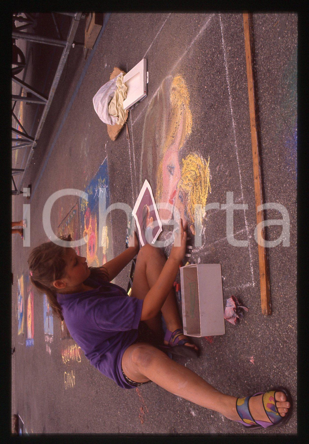 1980 CURTATONE Fiera delle Grazie - Madonnari * 35 mm vintage slide 4  Diapositiva d'epoca, in formato 35 mm.CONDIZIONI: GOODE' severamente vietata la riproduzione. Tutti i diritti sono riservati.ICharta mette in vendita, sul negozio eBay e in esclusiva sul sito "icharta" il proprio archivio composto da numerose diapositive e negativi fotografici d'epoca, tutti originali e autentici, che attraversano la storia del costume italiano tra gli la fine degli anni Sessanta e Novanta.Si tratta di uno sguardo inedito sull'attualità, la politica, la vita quotidiana, il gossip e la cultura, che fotografa il cambiamento della nazione in quest'ultimo scorcio del XX secolo. Un'occasione unica per il mercato del collezionismo, che vede finalmente disponibile un archivio eccezionale per vastità, tematiche e condizioni, in un settore (il negativo fotografico e la diapositiva) di assoluta novità e dalle interessanti prospettive di investimento.  GOOD/buono   originale e autentica 1