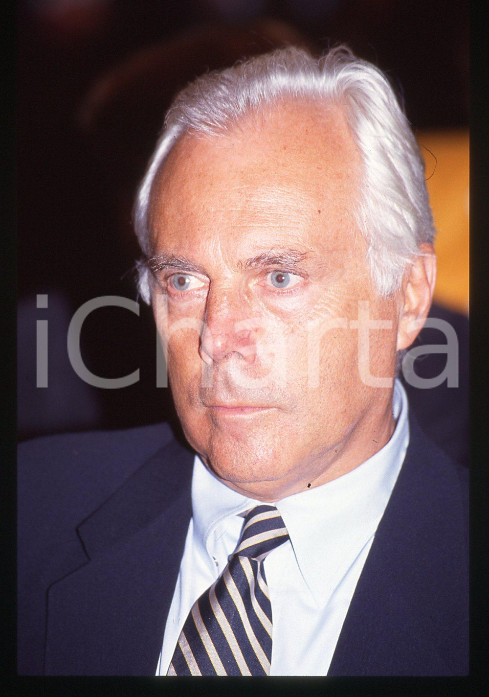 Giorgio ARMANI - MODA Stilista e imprenditore 1990 ca * 35 mm vintage slide 2  Diapositiva d'epoca, in formato 35 mm.CONDIZIONI: GOODE' severamente vietata la riproduzione. Tutti i diritti sono riservati.ICharta mette in vendita, sul negozio eBay e in esclusiva sul sito "icharta" il proprio archivio composto da numerose diapositive e negativi fotografici d'epoca, tutti originali e autentici, che attraversano la storia del costume italiano tra gli la fine degli anni Sessanta e Novanta.Si tratta di uno sguardo inedito sull'attualità, la politica, la vita quotidiana, il gossip e la cultura, che fotografa il cambiamento della nazione in quest'ultimo scorcio del XX secolo. Un'occasione unica per il mercato del collezionismo, che vede finalmente disponibile un archivio eccezionale per vastità, tematiche e condizioni, in un settore (il negativo fotografico e la diapositiva) di assoluta novità e dalle interessanti prospettive di investimento.  GOOD/buono   originale e autentica 1