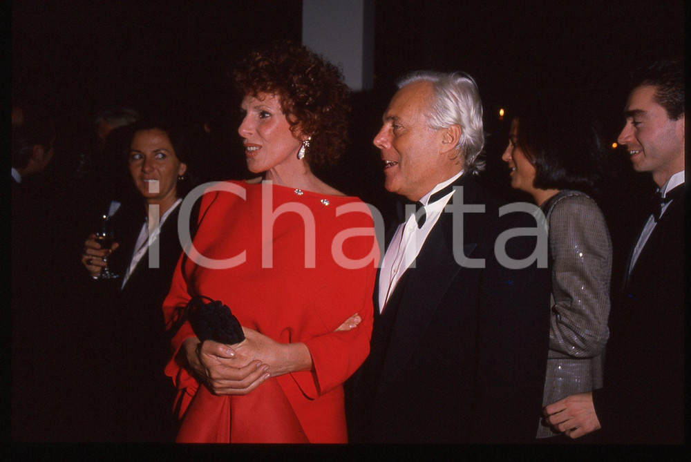 Fotografia d epoca originale Giorgio ARMANI e Ornella VANONI  COSTUME 1990 ca  35 mm vintage slide 2 1