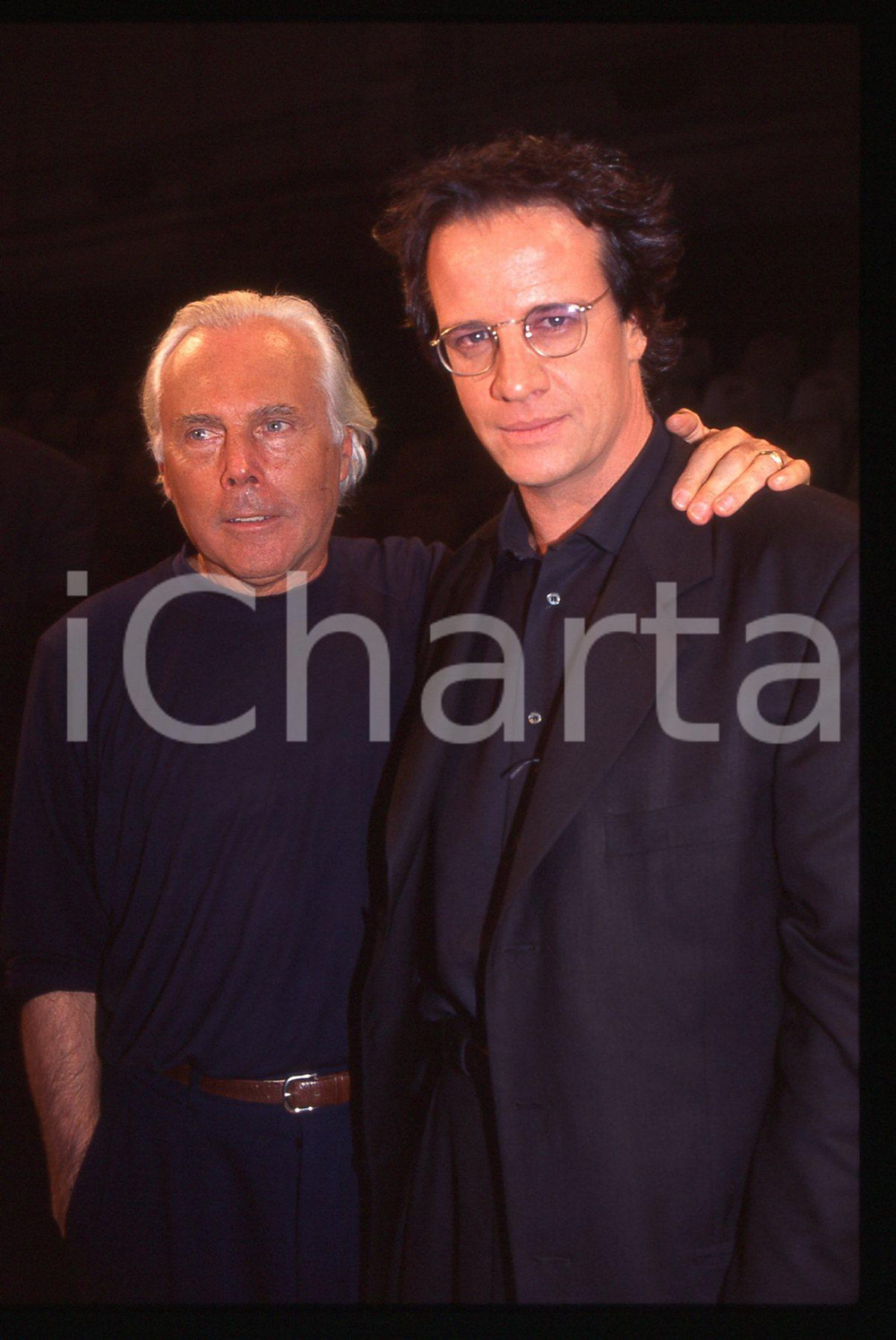 Giorgio ARMANI e Christopher LAMBERT - COSTUME 1995 ca * 35 mm vintage slide Diapositiva d'epoca, in formato 35 mm.CONDIZIONI: GOODE' severamente vietata la riproduzione. Tutti i diritti sono riservati.Nella diapositiva ICharta mette in vendita, sul negozio eBay e in esclusiva sul sito "icharta" il proprio archivio composto da numerose diapositive e negativi fotografici d'epoca, tutti originali e autentici, che attraversano la storia del costume italiano tra gli la fine degli anni Sessanta e Novanta.Si tratta di uno sguardo inedito sull'attualit&agrave;, la politica, la vita quotidiana, il gossip e la cultura, che fotografa il cambiamento della nazione in quest'ultimo scorcio del XX secolo. Un'occasione unica per il mercato del collezionismo, che vede finalmente disponibile un archivio eccezionale per vastit&agrave;, tematiche e condizioni, in un settore (il negativo fotografico e la diapositiva) di assoluta novit&agrave; e dalle interessanti prospettive di investimento.  GOOD/buono   originale e autentica 1