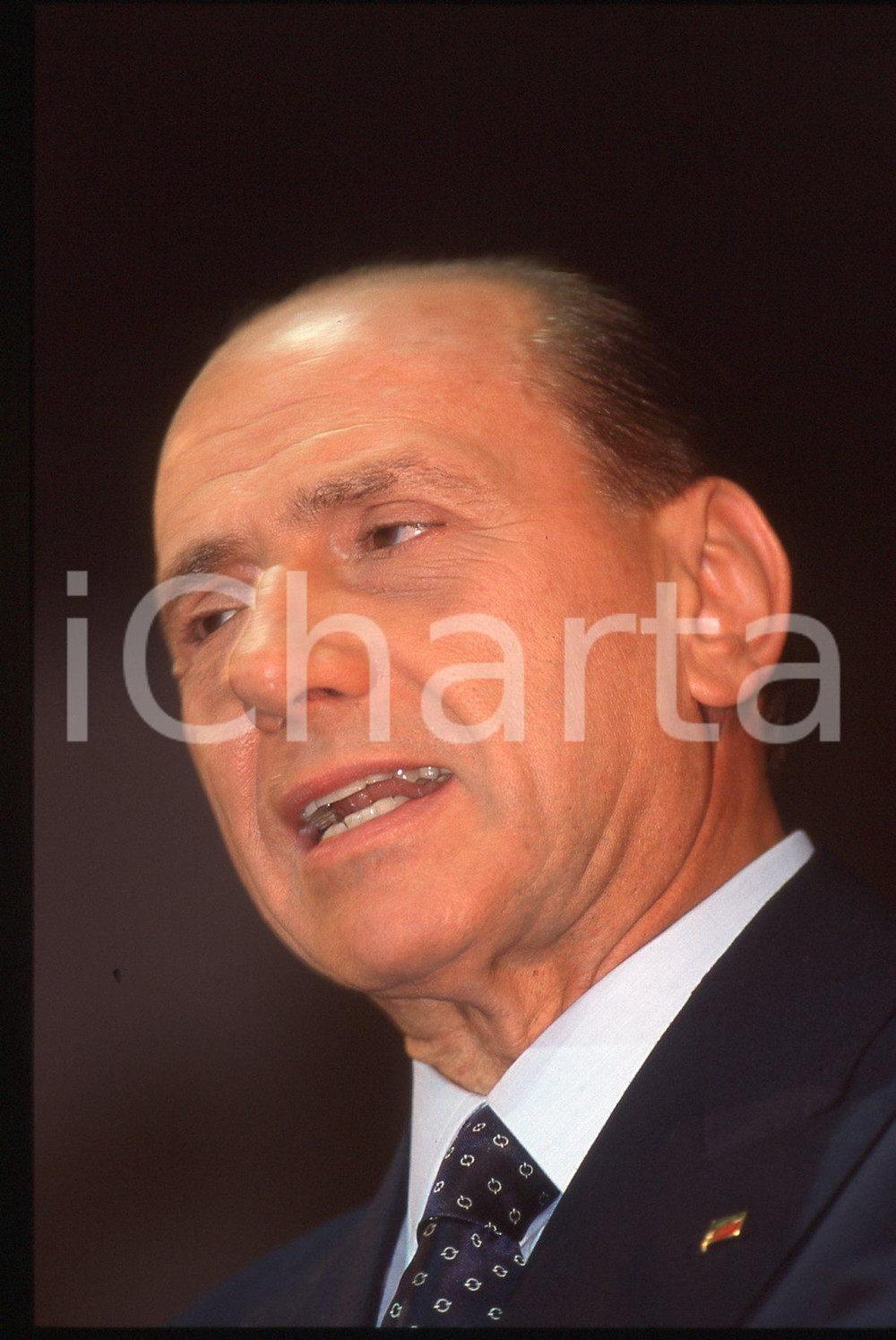 Silvio BERLUSCONI POLITICA Congresso AN 1995 ca *35mm vintage slide (123)  Diapositiva d'epoca, in formato 35 mm.Si tratta di un evento di Alleanza Nazionale.Per i diritti rivolgersi a ICharta.E' severamente vietata la riproduzione. Tutti i diritti sono riservati.Nella diapositiva ICharta mette in vendita, sul negozio eBay e in esclusiva sul sito "icharta" il proprio archivio composto da numerose diapositive e negativi fotografici d'epoca, tutti originali e autentici, che attraversano la storia del costume italiano tra gli la fine degli anni Sessanta e Novanta.Si tratta di uno sguardo inedito sull'attualit&agrave;, la politica, la vita quotidiana, il gossip e la cultura, che fotografa il cambiamento della nazione in quest'ultimo scorcio del XX secolo. Un'occasione unica per il mercato del collezionismo, che vede finalmente disponibile un archivio eccezionale per vastit&agrave;, tematiche e condizioni, in un settore (il negativo fotografico e la diapositiva) di assoluta novit&agrave; e dalle interessanti prospettive di investimento.  GOOD/buono   originale e autentica 1