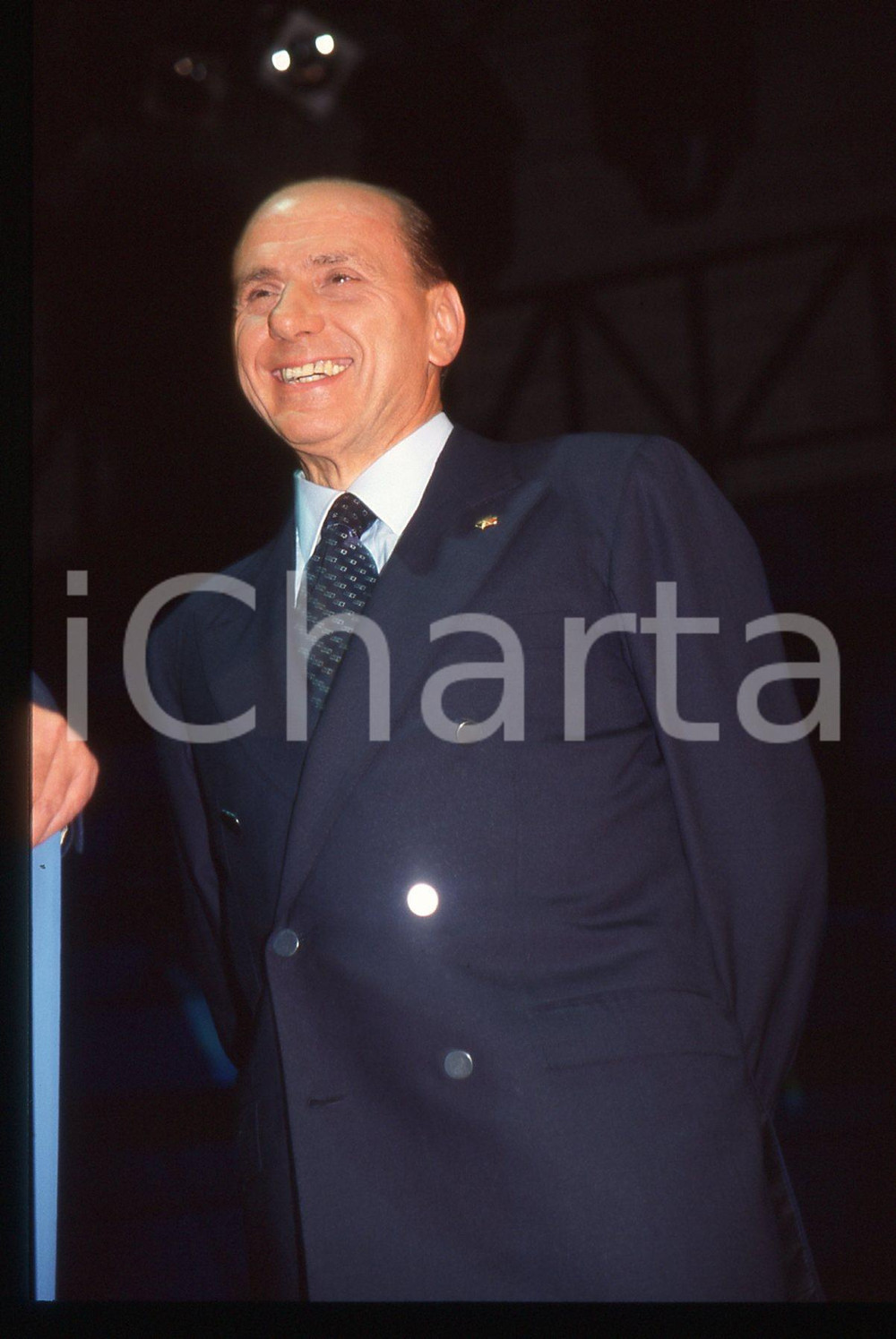 Silvio BERLUSCONI POLITICA Congresso AN 1995 ca *35mm vintage slide 123  Diapositiva d'epoca, in formato 35 mm.Si tratta di un evento di Alleanza Nazionale.Per i diritti rivolgersi a ICharta.E' severamente vietata la riproduzione. Tutti i diritti sono riservati.Nella diapositiva ICharta mette in vendita, sul negozio eBay e in esclusiva sul sito "icharta" il proprio archivio composto da numerose diapositive e negativi fotografici d'epoca, tutti originali e autentici, che attraversano la storia del costume italiano tra gli la fine degli anni Sessanta e Novanta.Si tratta di uno sguardo inedito sull'attualit&agrave;, la politica, la vita quotidiana, il gossip e la cultura, che fotografa il cambiamento della nazione in quest'ultimo scorcio del XX secolo. Un'occasione unica per il mercato del collezionismo, che vede finalmente disponibile un archivio eccezionale per vastit&agrave;, tematiche e condizioni, in un settore (il negativo fotografico e la diapositiva) di assoluta novit&agrave; e dalle interessanti prospettive di investimento.  GOOD/buono   originale e autentica 1