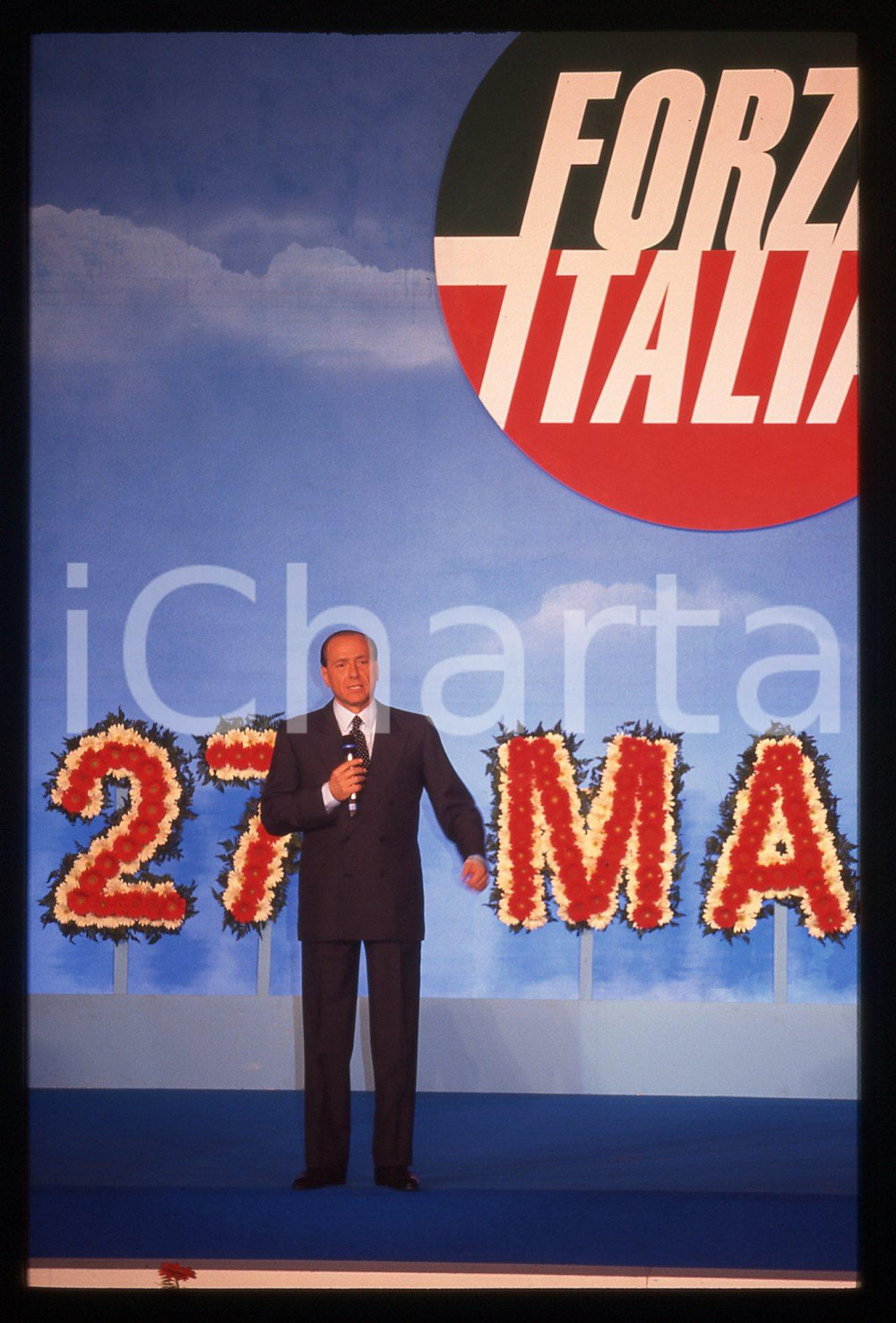 Silvio BERLUSCONI POLITICA Congresso FORZA ITALIA 1996 *35 mm vintage slide 131  Diapositiva d'epoca, in formato 35 mm.Si prega di rivolgersi per i diritti a ICharta.E' severamente vietata la riproduzione. Tutti i diritti sono riservati.Nella diapositiva ICharta mette in vendita, sul negozio eBay e in esclusiva sul sito "icharta" il proprio archivio composto da numerose diapositive e negativi fotografici d'epoca, tutti originali e autentici, che attraversano la storia del costume italiano tra gli la fine degli anni Sessanta e Novanta.Si tratta di uno sguardo inedito sull'attualit&agrave;, la politica, la vita quotidiana, il gossip e la cultura, che fotografa il cambiamento della nazione in quest'ultimo scorcio del XX secolo. Un'occasione unica per il mercato del collezionismo, che vede finalmente disponibile un archivio eccezionale per vastit&agrave;, tematiche e condizioni, in un settore (il negativo fotografico e la diapositiva) di assoluta novit&agrave; e dalle interessanti prospettive di investimento.  GOOD/buono   originale e autentica 1