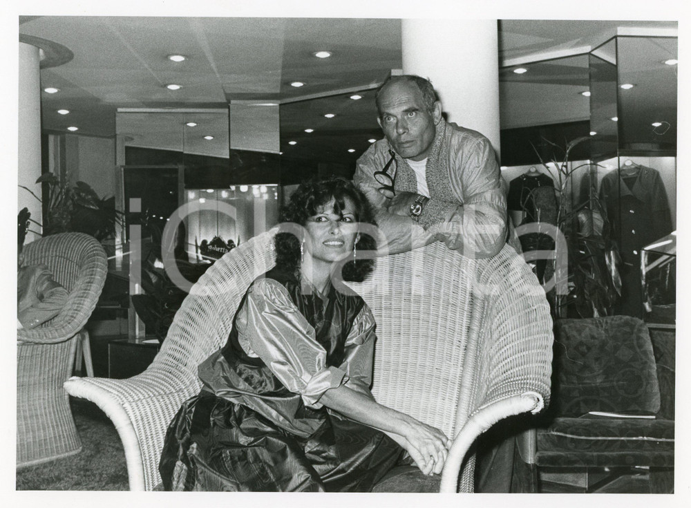 Fotografia d epoca originale 1984 MOSTRA DEL CINEMA DI VENEZIA Claudia CARDINALE con Pasquale SQUITIERI 1