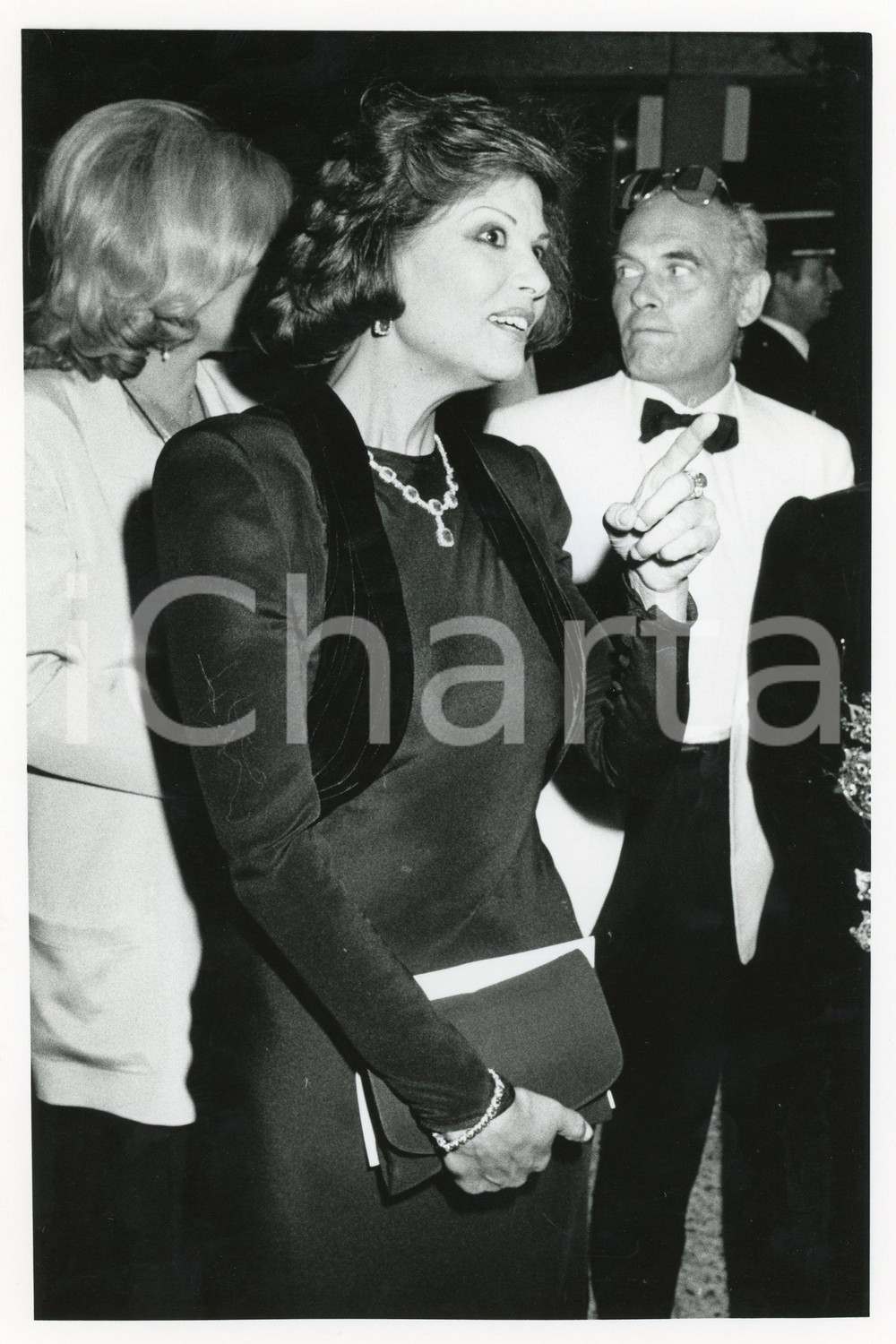 Fotografia d epoca originale 1985 ca CINEMA Claudia CARDINALE con Pasquale SQUITIERI a una serata di gala 1