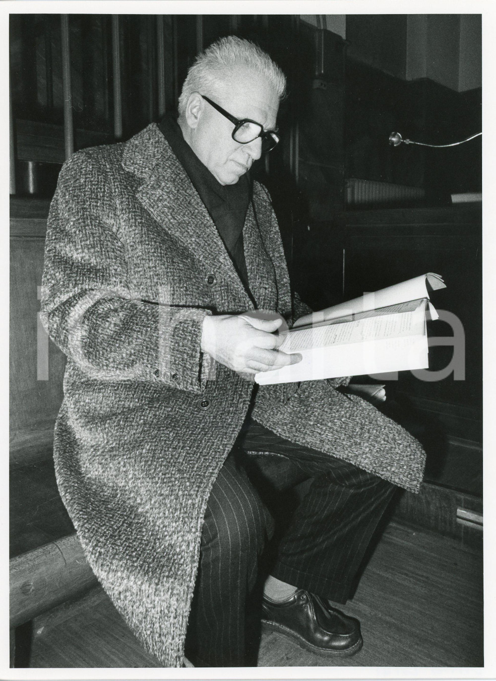 Fotografia d epoca originale 1986 TRIBUNALE DI MILANO Luigi CAVALLO legge il verbale Foto 18x24 cm 1