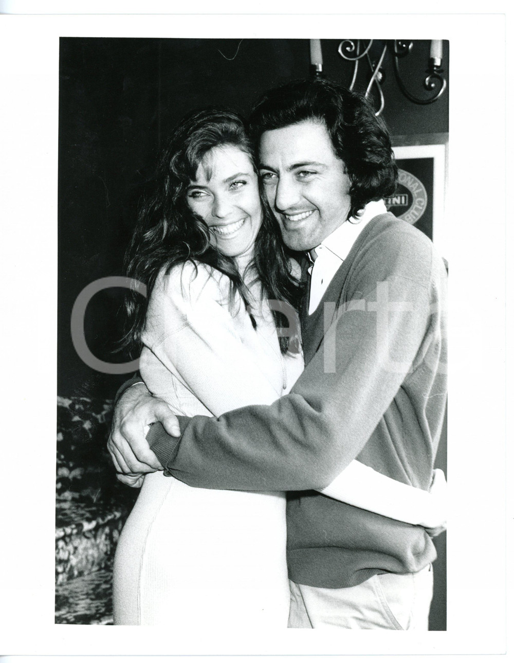 Fotografia d epoca originale 1987 CINEMA Luca BARBARESCHI abbraccia Carol ALT Foto 20x25 cm 1