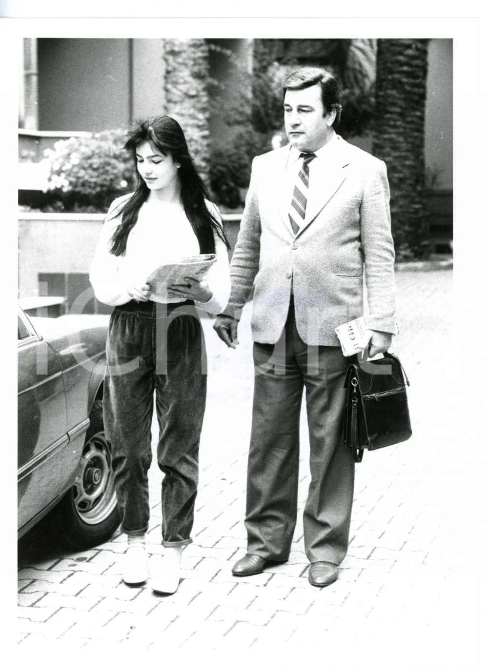 Fotografia d epoca originale 1985 MUSICA Arrivo della cantante Antonella RUGGIERO Foto 18x24 cm 1